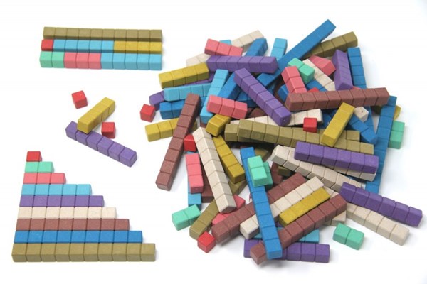 Rechenstäbe in 10 Montessori-Farben