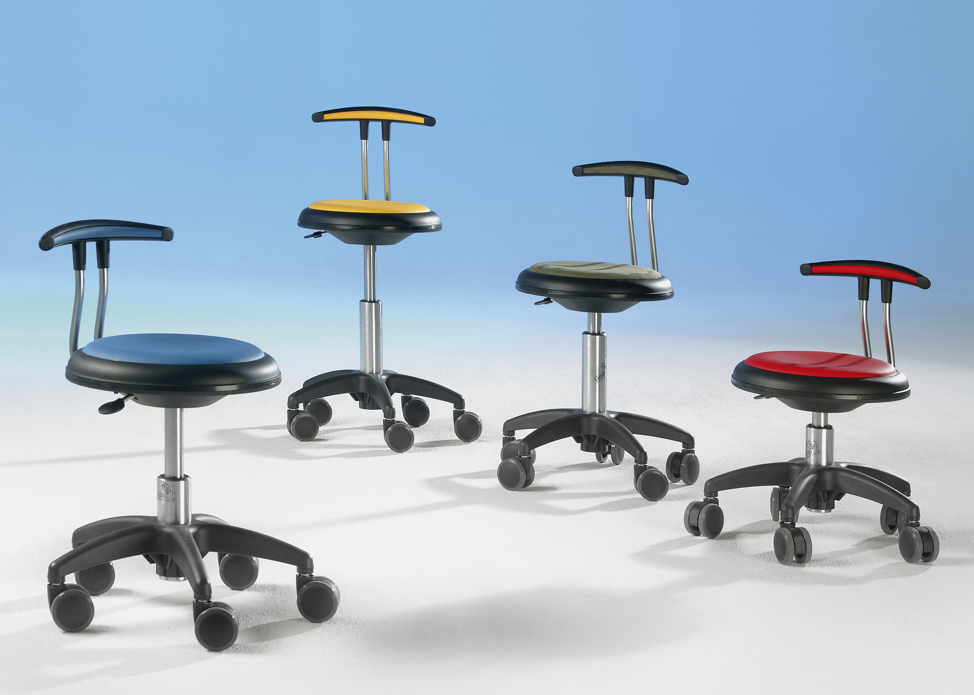 STÜHLE UND SITZGELEGENHEITEN