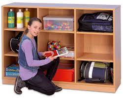 SCHRÄNKE UND REGALE