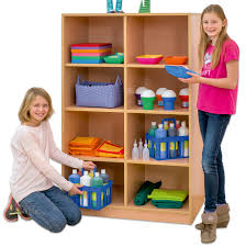 SCHRÄNKE UND REGALE