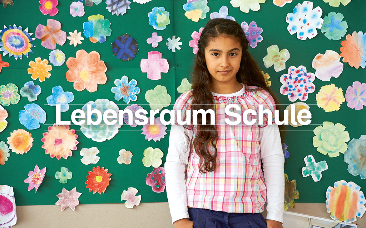 SCHULMÖBEL & AUSSTATTUNG